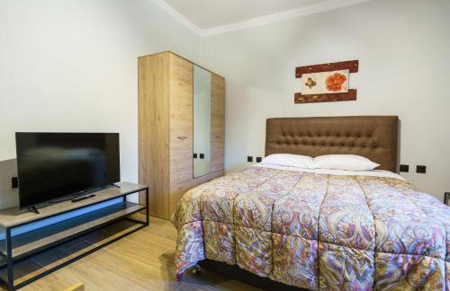 Four lakes luxury suites - Photo 32