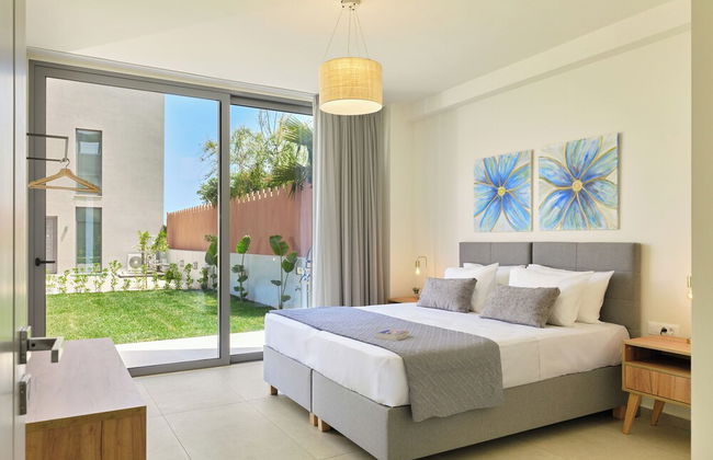 Beach Sand Villas - Beachfront Rooftop Pool - Photo 5