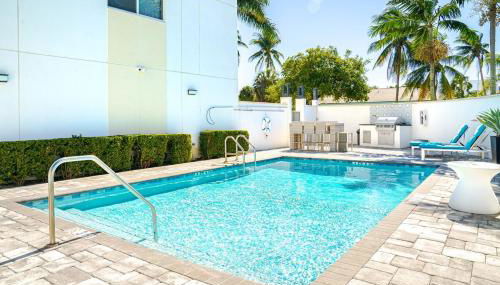 Luxury - 2BR 2BA - Balcony - Right Across From the Beach - Foto 2