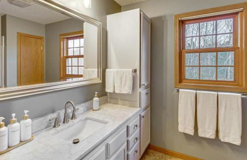 Private Lakefront Home with Game Room in Aurora! - Foto 22