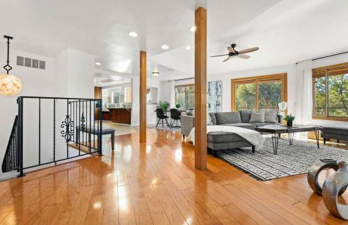 Majestic 5BR Villa with Guesthouse, Pool & Spa - Foto 5