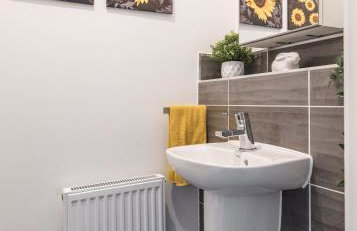 3 Bedroom House - Sleeps 8 - Driveway Parking - Foto 3