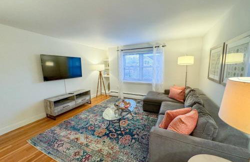 Sun-filled 2BR, In-Unit Laundry, Near T & Medical - Foto 6