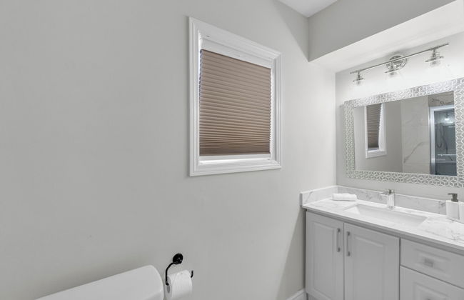 Beautiful House - On A Quiet Street - Photo 47