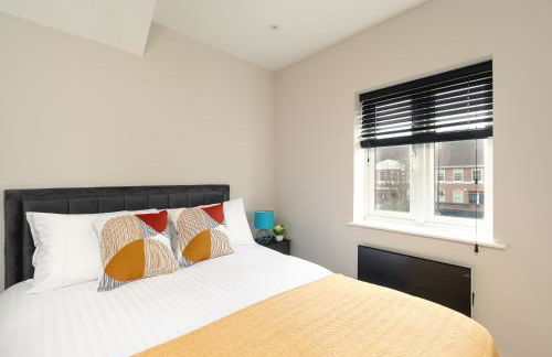 Skyvillion - COZY LARGE 4 & 1 Bed Apartments in London Enfield, Mins to Tube Station, Free Wi-Fi - Foto 64
