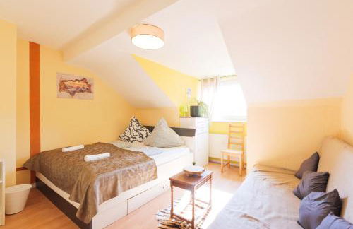 - Savanna Lodge Deluxe with Exclusive Design - Apartment 75sqm - Central Location - Terrace with View - Completely Renovated 2024 with Smart TV & Netflix - Separate Kitchen - Free Parking - Near Airport & Train - Photo 3