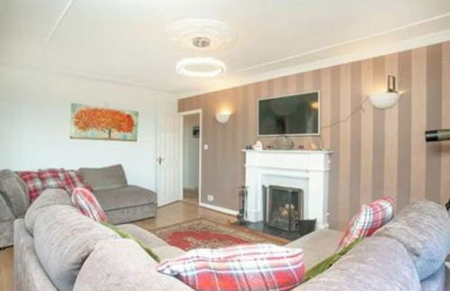 3 Bedroom Bungalow with great Sea Views, Private Hot Tub & Gardens - Foto 42