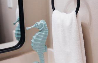 Golden Hour Getaway- Guest Favorite, 2 Min to Beach, Seasonal Pool & Arcade - Foto 30