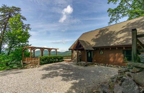 A Celestial Chalet Pets, Hot Tub & Mountain View - Photo 14