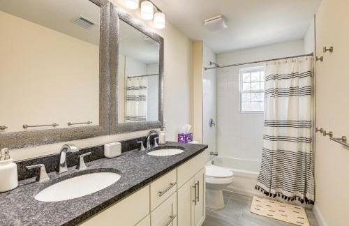 Walk to Keansburg Beach! Family Home with Pool - Foto 22