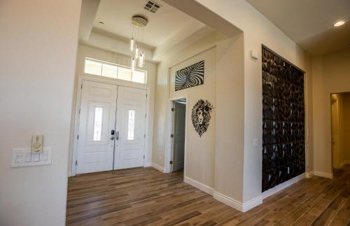 3400 SqFt House W/40Ft Heated Pool/Spa- Strip View - Photo 43