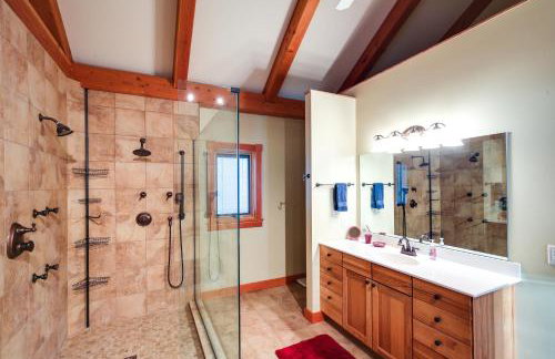 Lake View Champlain Home with Hot Tub and Sauna! - Foto 14