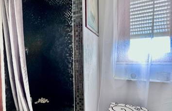 Seb's Flat - Home of the Sun & Colors, Free Wi-Fi , AC, SmartTV - Foto 17