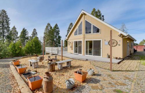 Deck and Wooded Views 5-Acre Auberry Retreat! - Foto 1