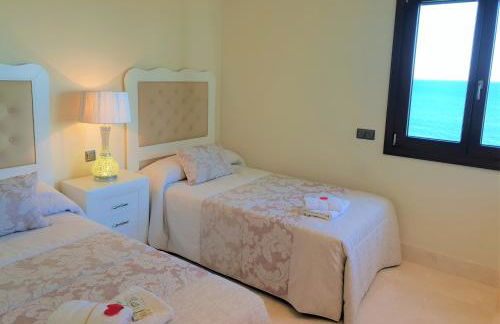 LUXURY APARTMENT FRONTAL TO THE SEA IN ESTEPONA DONCELLA BEACH - Photo 25