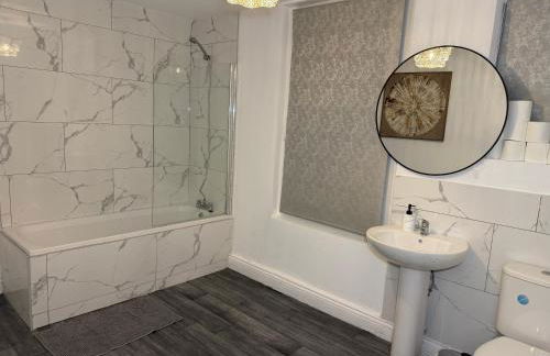 2 Bedroom Wakefield City Centre House With All Ensuite Rooms - Foto 20