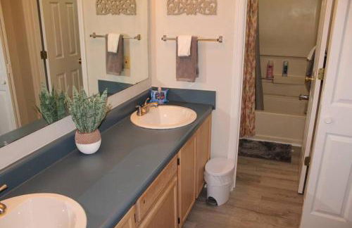 Cheerful 2-Bedroom, 2 bath with private parking - Foto 3