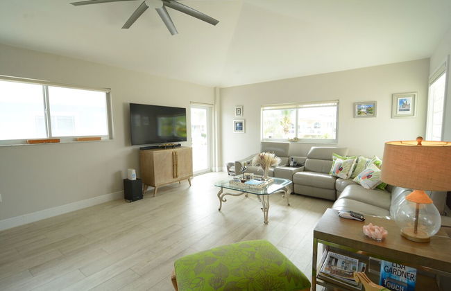 Beautiful Canal Front Home With Above Ground Pool, Dock And Fish Cleaning Station 4 Bedroom Home by RedAwning - Photo 11