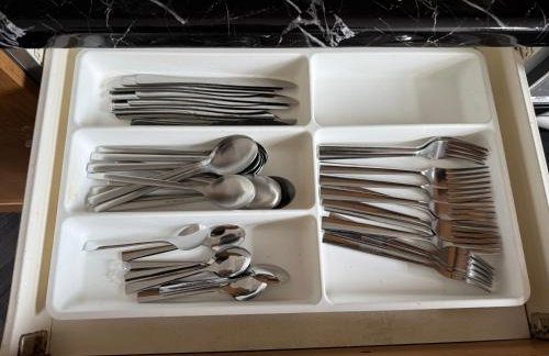 Leeds Serviced Accommodation - Apartments - 3 Bed House-Close To Centre -M621 & M1 - Contractors - Business Travellers - Families - Photo 11