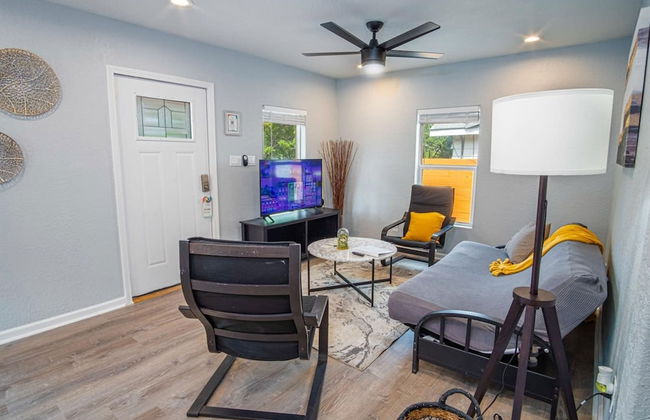 Charming 3BR 1BA Close to Vibrant Downtown - Foto 15