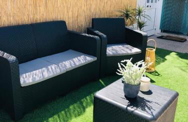 City Break-Quiet House with Private Patio - Foto 43