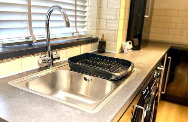 Modern and Comfy 3 Bed Manchester Home near Etihad, Coop Live Arena and Manchester City Centre - Foto 17