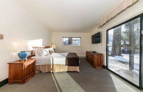 Spacious 1BR Condo w/ Lake View #136 at Donner Lake Village - Foto 12