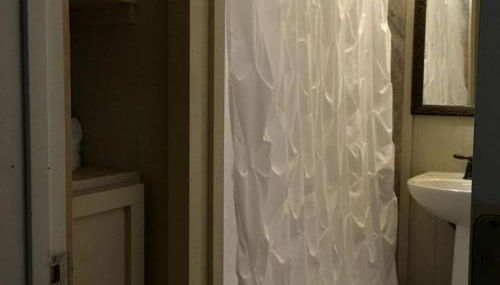 Vacation Cabin near the Boutiques and Galleries in Ingram, Texas - Photo 5