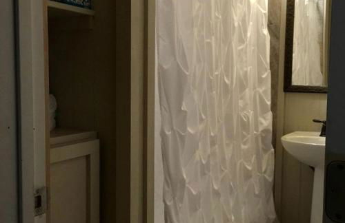 Vacation Cabin near the Boutiques and Galleries in Ingram, Texas - Photo 5