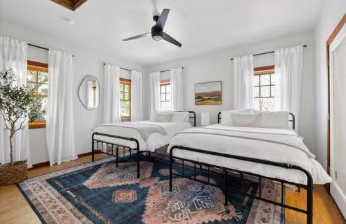 Urban Cowboy Villas - Heart of 704 - Foto 30