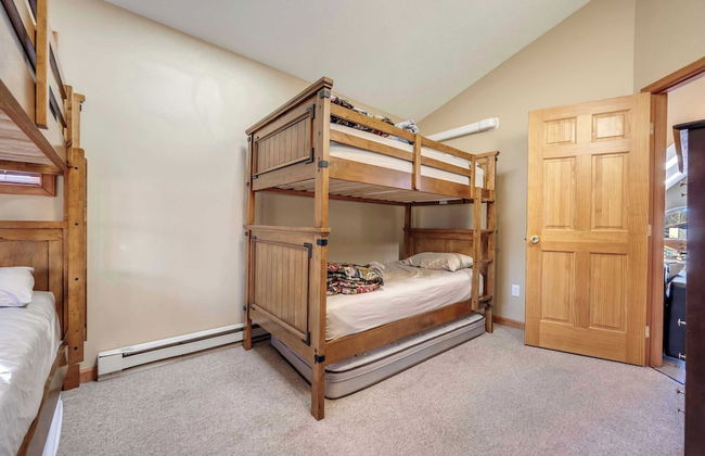 Pocono Pinnacle by Avantstay Steps to the Lake, Game Room, Large Deck - Foto 5