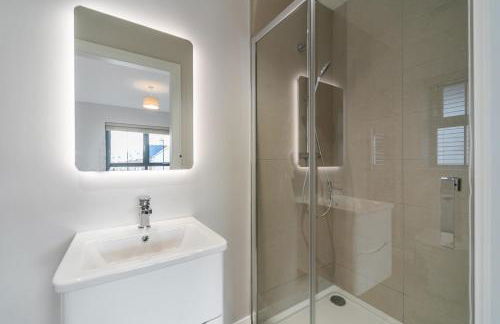 Modern Entire Home steps from the Train Station - Foto 32