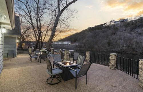 Foggy River Retreat - For 16 - Foto 86