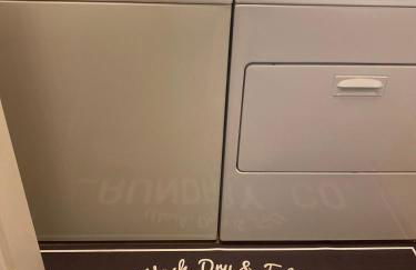 Cheerful 3 Bdrm space, 2 bath!. You gotta love it! - Photo 35