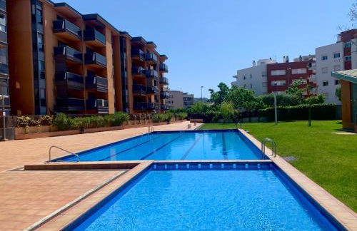 Bright & spacious 2BR in Fenals with pool view - Foto 1
