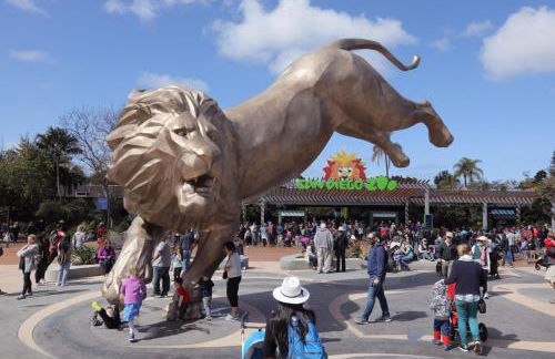 Entire Private Home with 4 Bedrooms 3 Bathrooms, King Bed, Big Yard, Prime Area, Ranch Style, Available Now - Photo 61