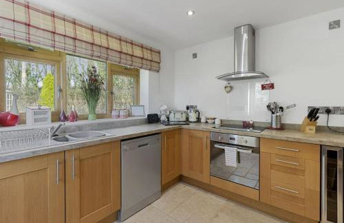 Stunning cottage with hot tub - Photo 35