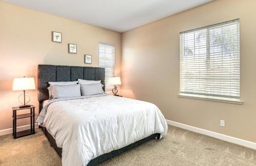 4 Mi to The Streets of Brentwood Home with Fire Pit - Foto 17