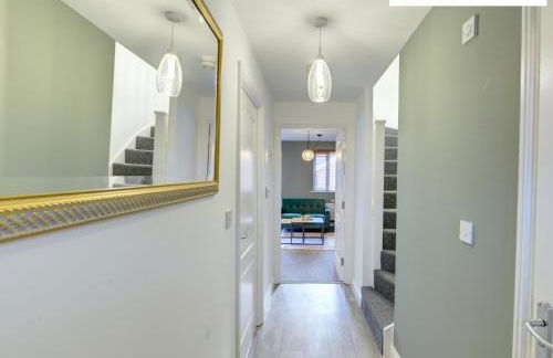 LARGE 4 Bedroom Semi-Detached House Sleeps 7 By Klarok Short Lets & Serviced Accommodation - Foto 42