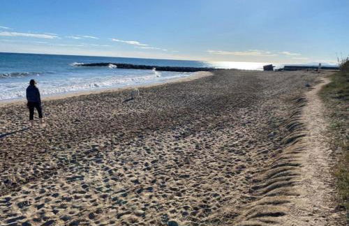 Small building with 4 apartments close to the beach - Foto 13