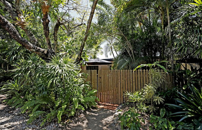 Tropical Unit with Private Fenced Garden Close to The Beach 4 - Foto 14