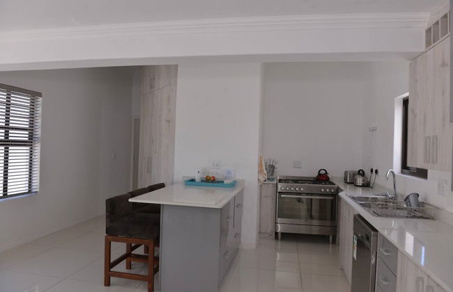 Pelican Cove is a Modern 4-bedroom Holiday Home in Langebaan With Some Sea Views - Foto 22