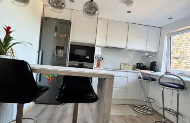 Sunset View 2BR Apartment - Beautiful London View & Free Parking - Foto 3