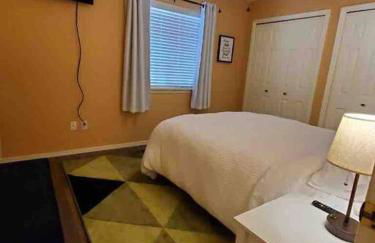 Solar Half-Plex with Chic Style in Country Glen - Foto 51