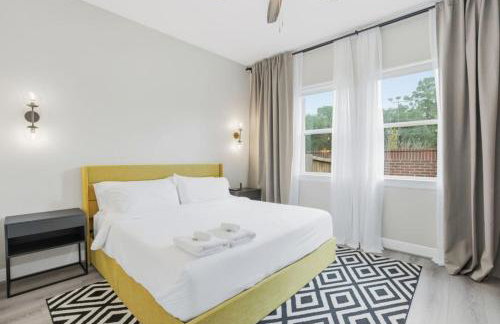 O26A Single Story 2BR Townhome King Beds Pet Friendly Houston - Foto 7