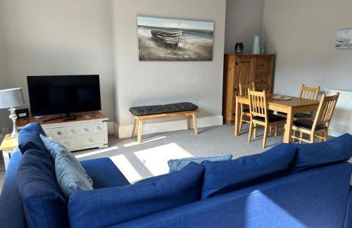 Central and Convenient with Private Parking - Photo 2