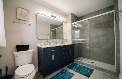 Spacious 5BR 2BA Free Parking Minutes to DC with Foosball - Photo 42