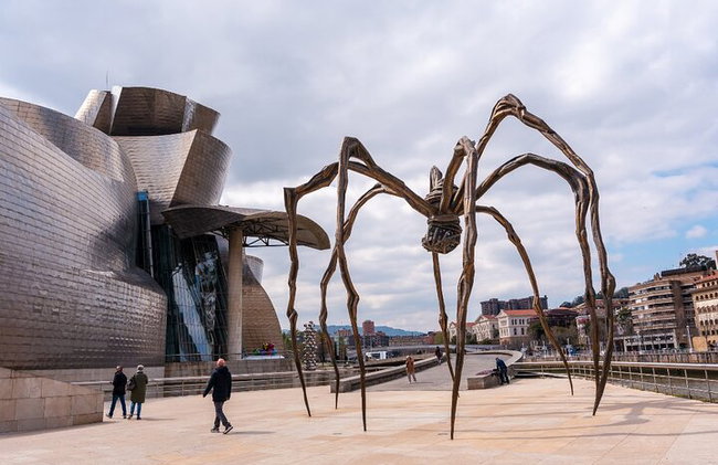 Bilbao & Guggenheim Museum Private Walking Tour with guide - Photo 8