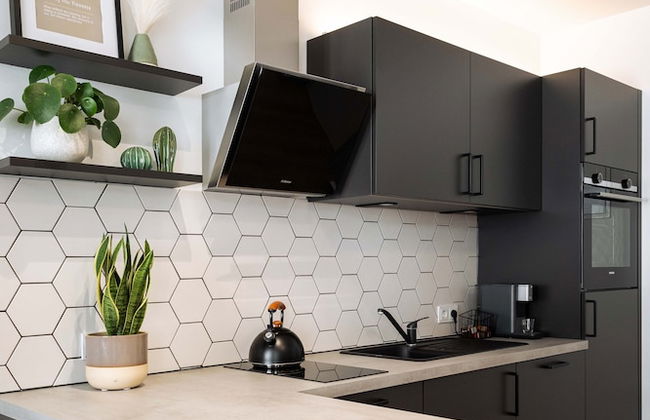 Urban Jungle Apartments - Photo 35