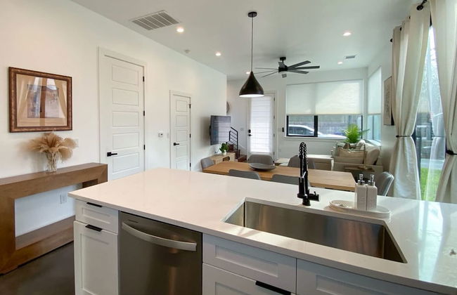 Modern Home Near the University of Texas - Foto 9